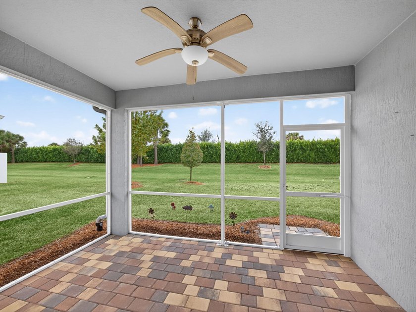Welcome to this beautifully maintained 2-bedroom plus den - photo 18