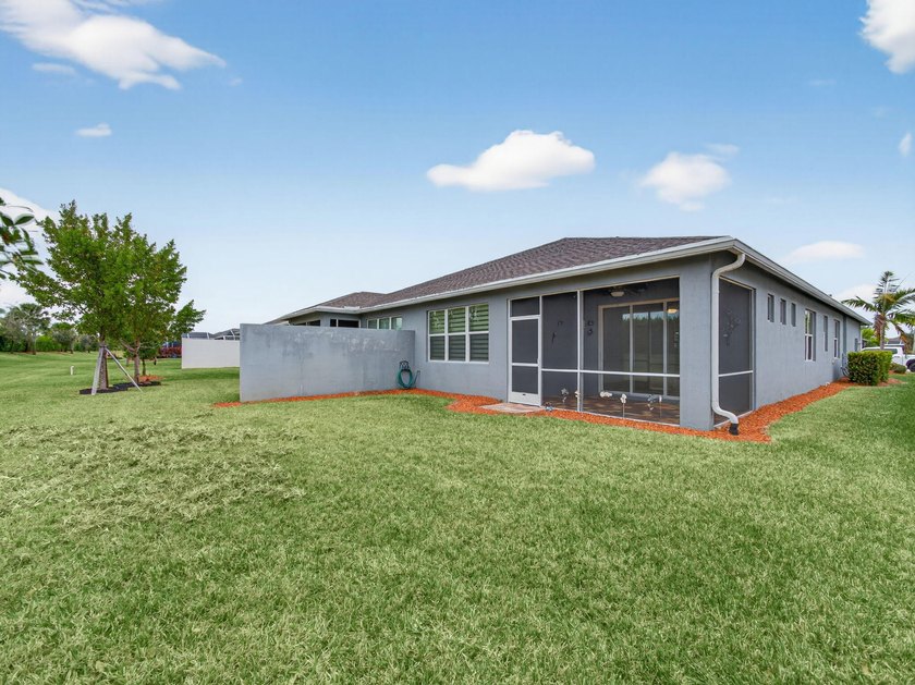 Welcome to this beautifully maintained 2-bedroom plus den - photo 19