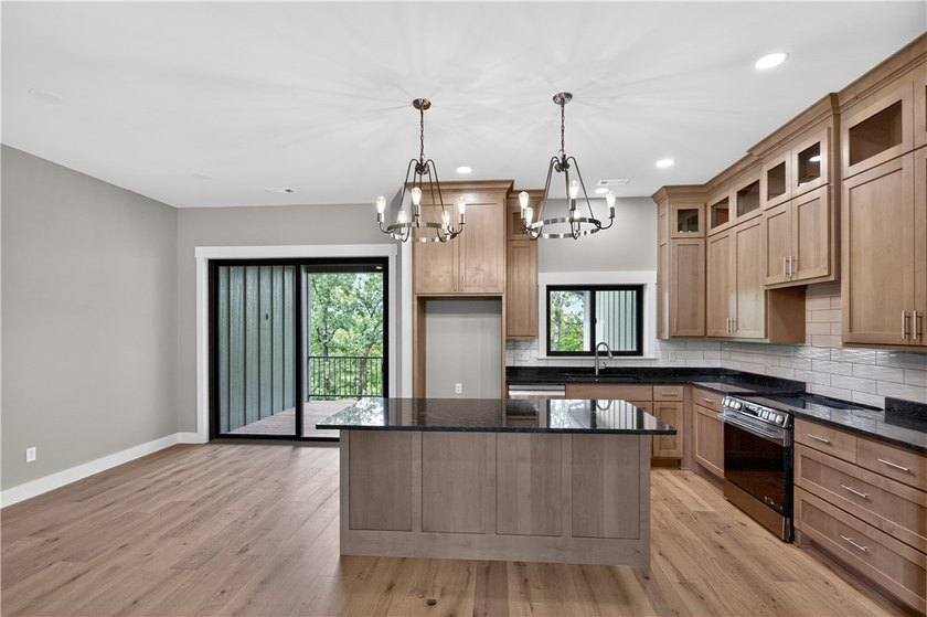 New gorgeous, custom home in Lost Bridge Village! Built in 2026 - photo 4