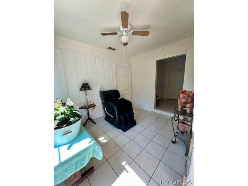 Well-kept home on a lot and a half that backs up to the golf - photo 2