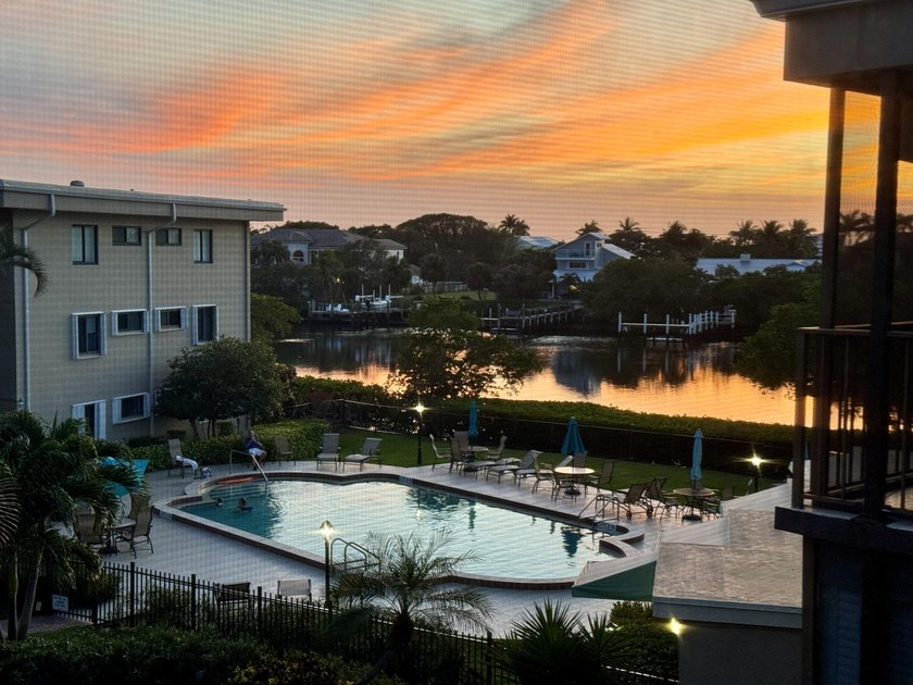 Newly refreshed top floor unit with fabulous intracoastal views - photo 2