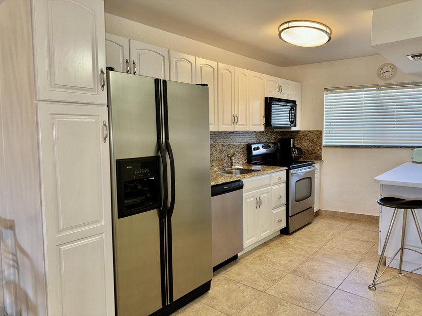 Newly refreshed top floor unit with fabulous intracoastal views - photo 8