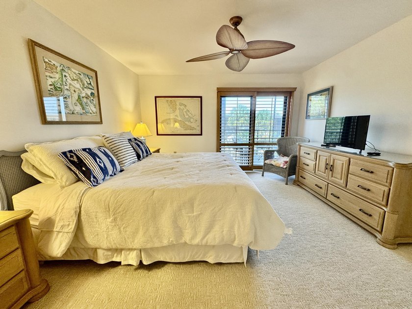 Newly refreshed top floor unit with fabulous intracoastal views - photo 9