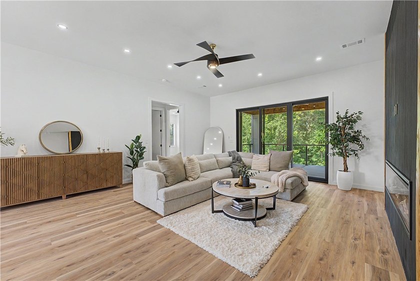 Welcome to 1 Taransay Drive, where contemporary design meets - photo 4