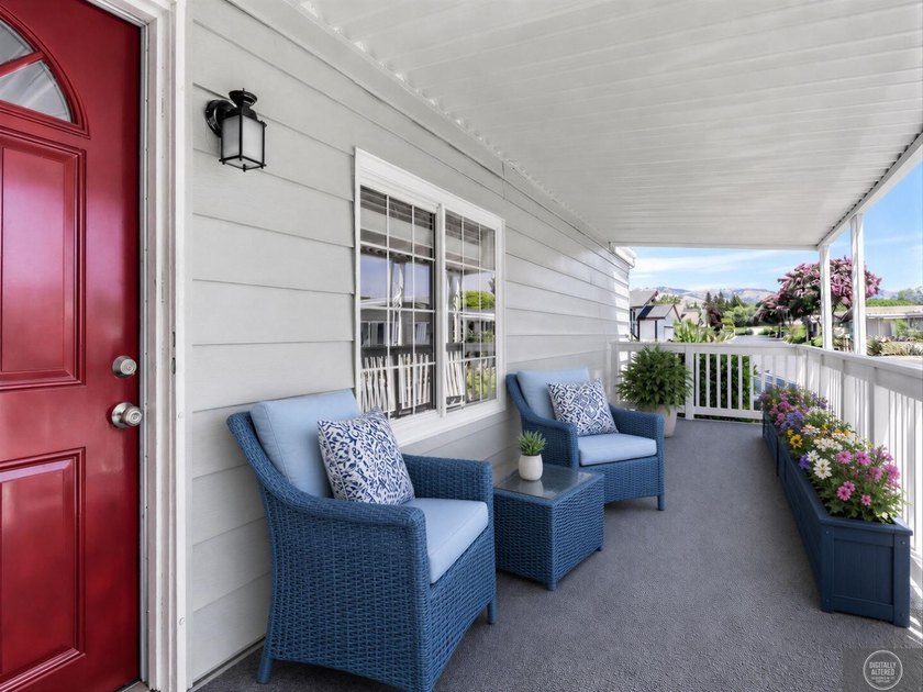 Welcome to this beautifully updated 3 bedroom, 2 bath residence - photo 4