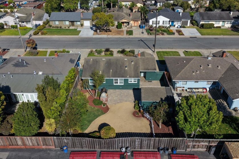 Welcome to 840 Capistrano Drive. This beautifully maintained - photo 34
