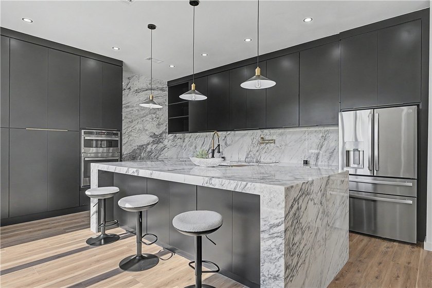 Welcome to 1 Taransay Drive, where contemporary design meets - photo 5