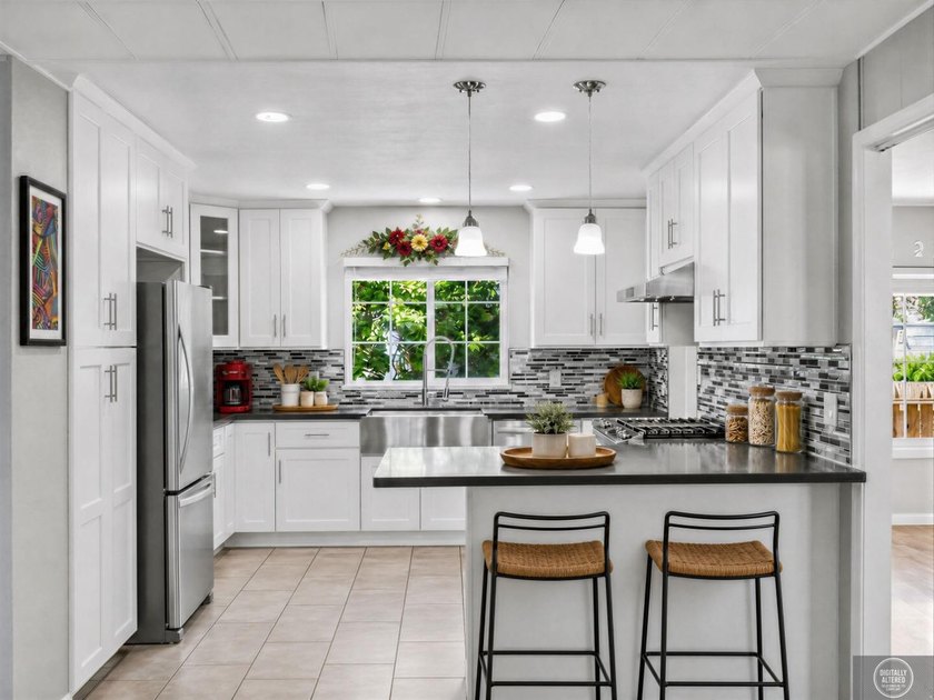 Welcome to this beautifully updated 3 bedroom, 2 bath residence - photo 5