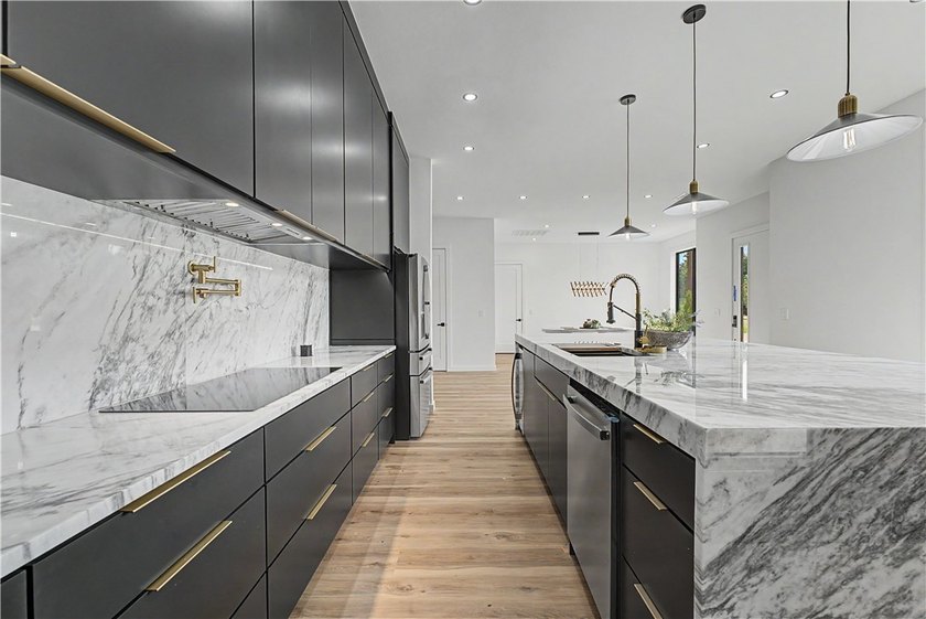 Welcome to 1 Taransay Drive, where contemporary design meets - photo 7