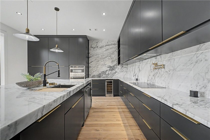 Welcome to 1 Taransay Drive, where contemporary design meets - photo 8