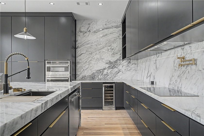 Welcome to 1 Taransay Drive, where contemporary design meets - photo 9