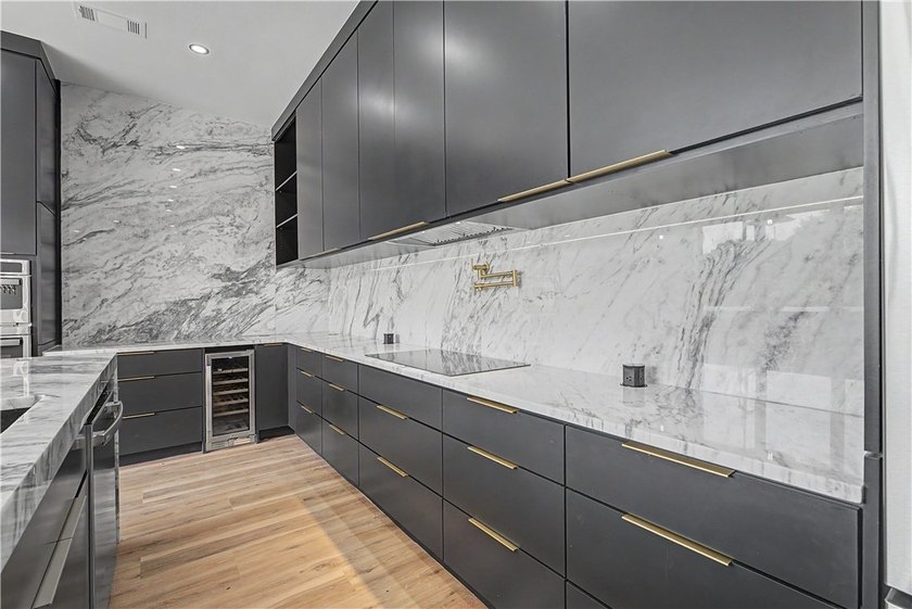 Welcome to 1 Taransay Drive, where contemporary design meets - photo 10