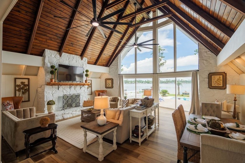 Just in time for summer-this stunning, fully renovated lakefront - photo 3