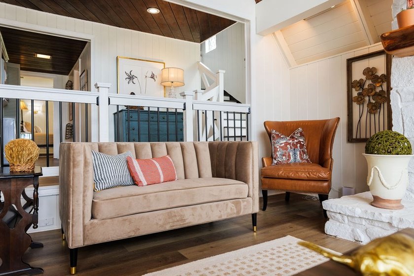 Just in time for summer-this stunning, fully renovated lakefront - photo 10