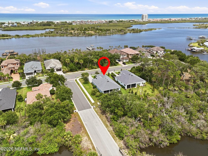 Luxury meets privacy in this beautifully appointed home on a - photo 2
