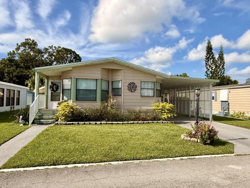 Welcome to this charming 2-bedroom, 2-bathroom manufactured home - photo 4