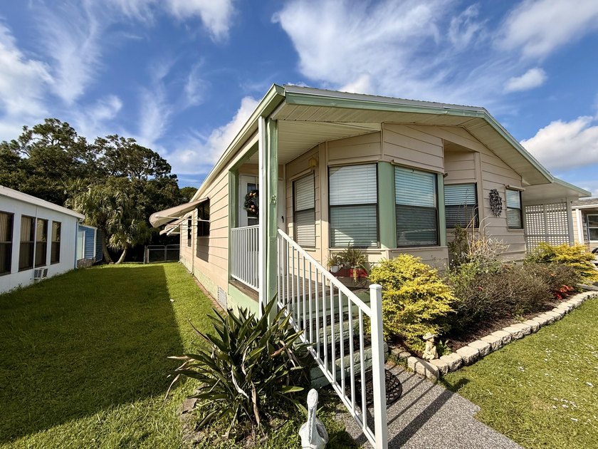 Welcome to this charming 2-bedroom, 2-bathroom manufactured home - photo 10