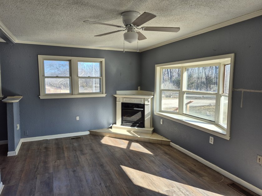 This small home with 4.45 acres is located in a great location - photo 6