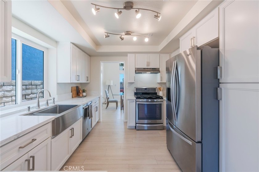 Rare opportunity in the sought-after Bolsa Landmark - photo 6