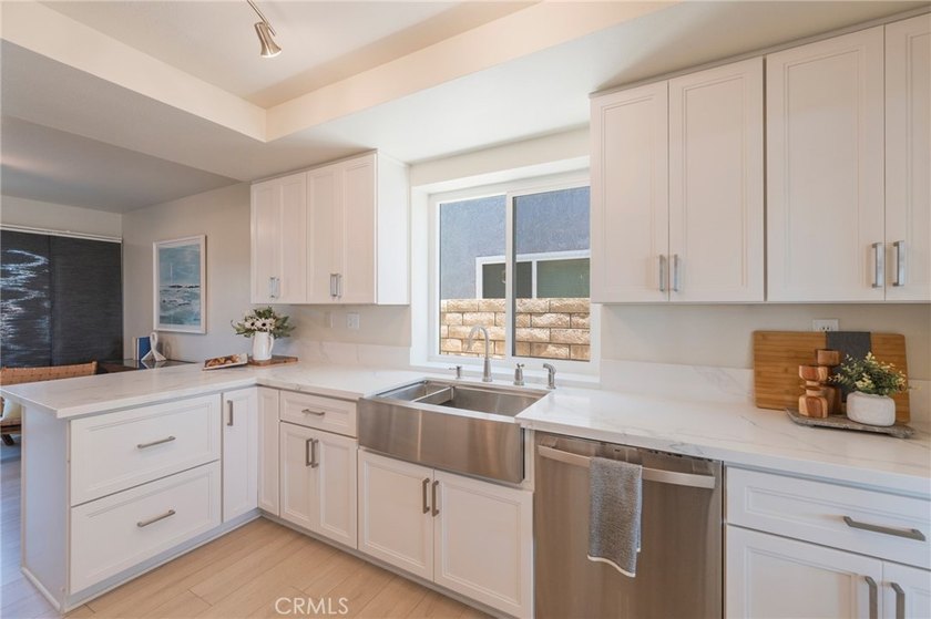 Rare opportunity in the sought-after Bolsa Landmark - photo 10