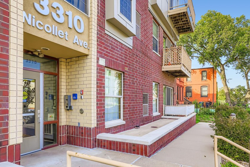 WHY ARE YOU RENTING when you can own this beautiful 1BR condo - photo 3