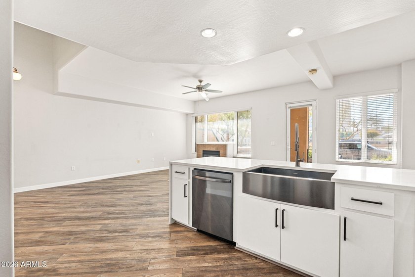 Ideally located in the heart of Midtown Phoenix, this - photo 15