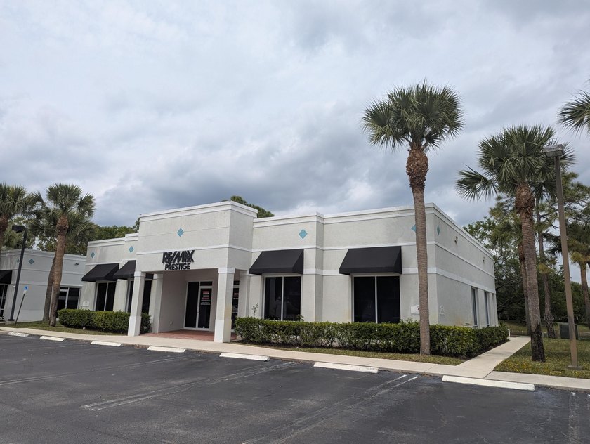 Great free standing office building in the heart of Royal Palm - photo 3