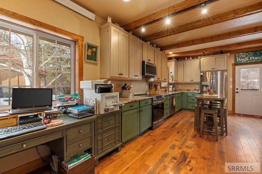 Set on 5 meticulously landscaped acres in breathtaking Swan - photo 26