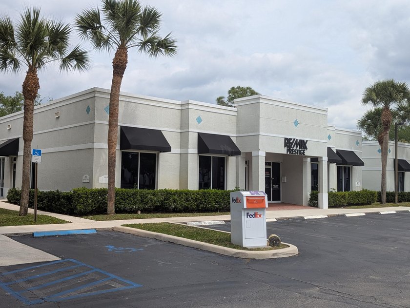 Great free standing office building in the heart of Royal Palm - photo 7