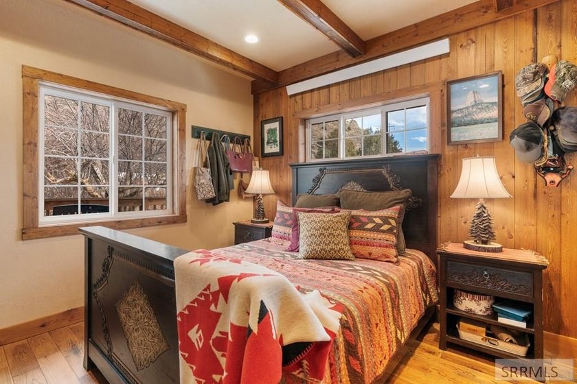 Set on 5 meticulously landscaped acres in breathtaking Swan - photo 28