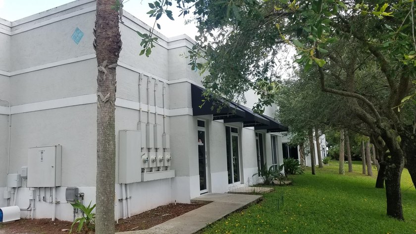 Great free standing office building in the heart of Royal Palm - photo 9
