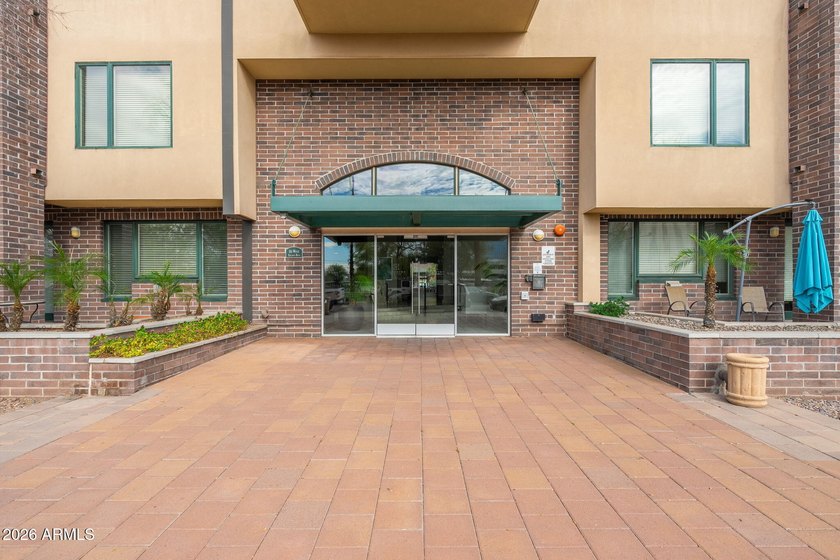 Ideally located in the heart of Midtown Phoenix, this - photo 31