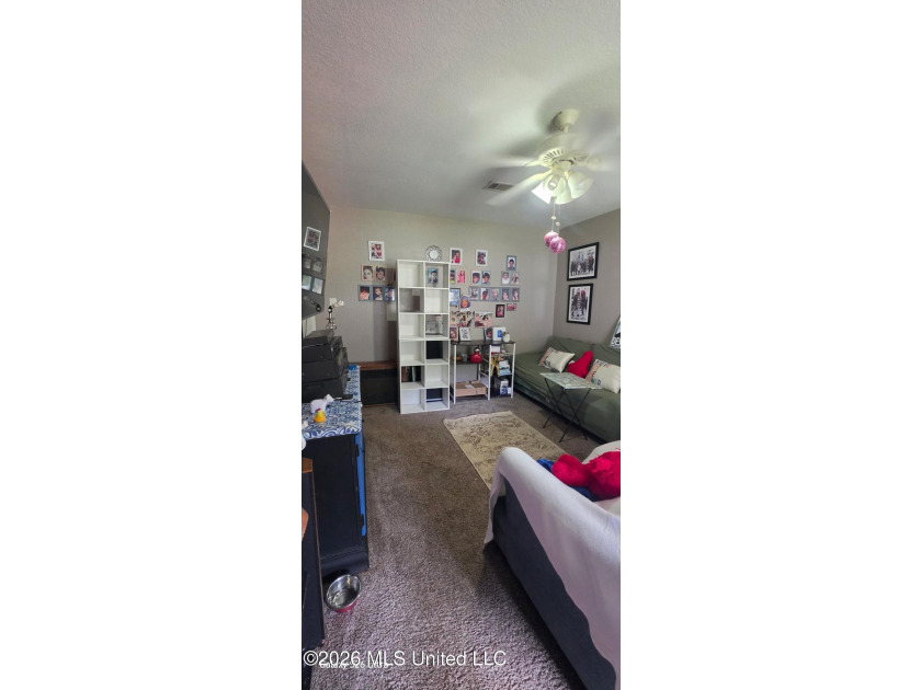 Fantastic 2BR/1BA Home Conveniently Located Across from - photo 6