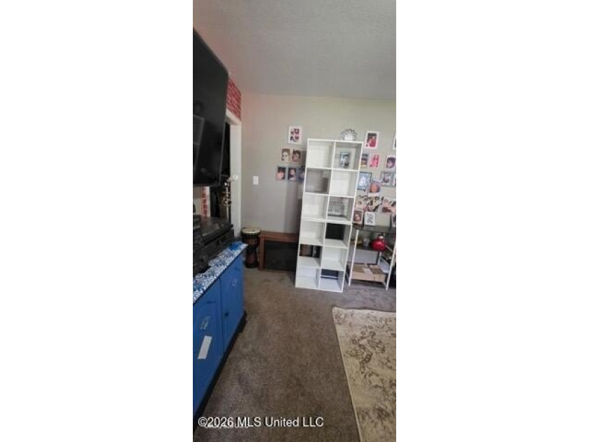 Fantastic 2BR/1BA Home Conveniently Located Across from - photo 8