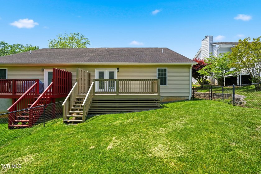 Built in 2014, this beautifully maintained one-level townhome - photo 31