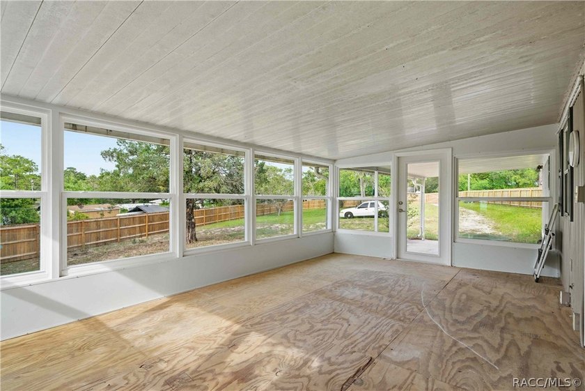 Experience the gold standard of energy efficiency in Homosassa! - photo 5