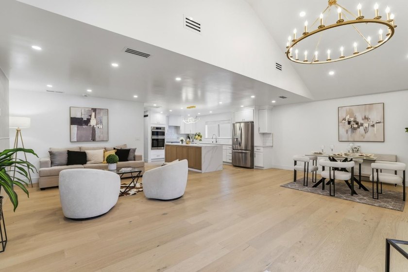 Exceptional re-imagined Midtown residence seamlessly blends - photo 4