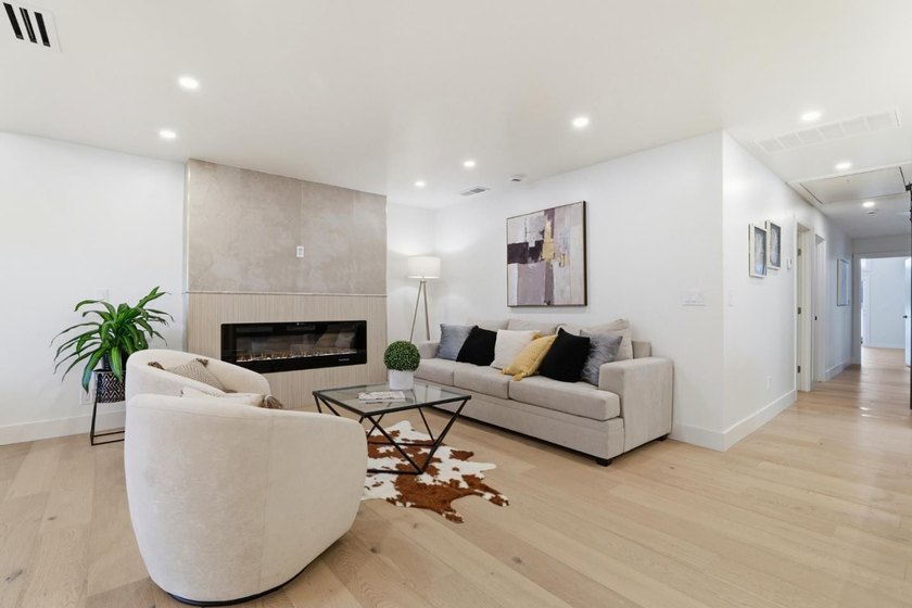 Exceptional re-imagined Midtown residence seamlessly blends - photo 5