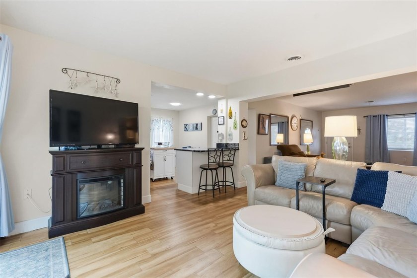 Welcome to your waterfront retreat in the heart of Palm Harbor - photo 11