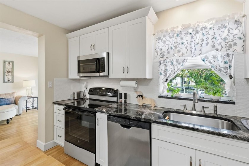 Welcome to your waterfront retreat in the heart of Palm Harbor - photo 17