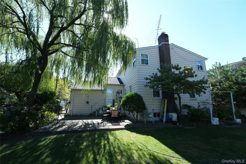 Welcome to a beautifully maintained home in the heart of - photo 21