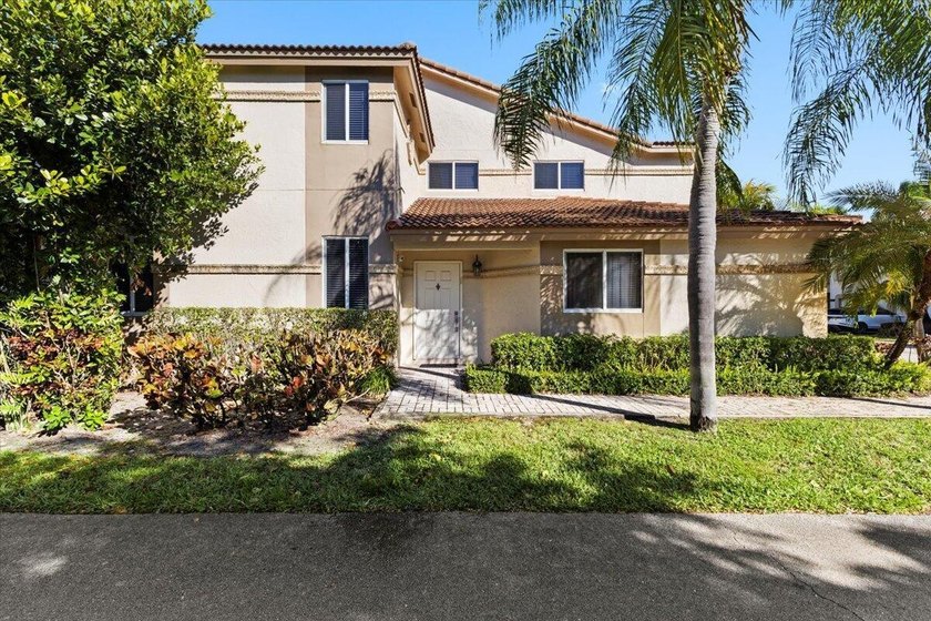 Behind the gates of Boca Pointe, this 3BR/3BA corner townhome - photo 2