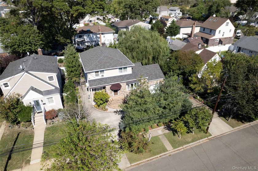 Welcome to a beautifully maintained home in the heart of - photo 28