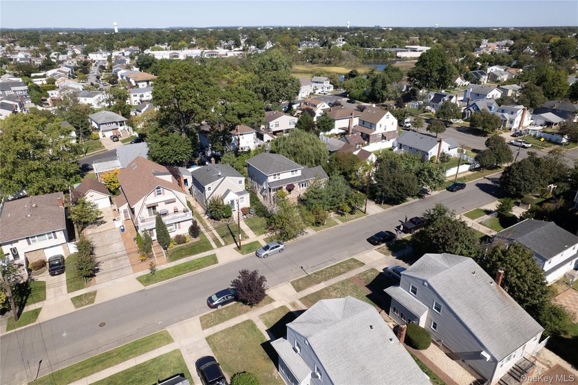 Welcome to a beautifully maintained home in the heart of - photo 31