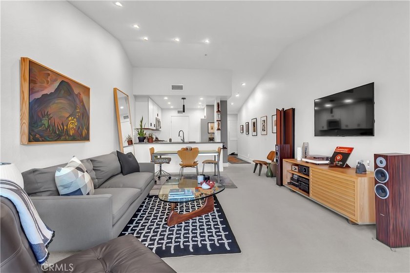 Experience resort style living at 178 Villa Point Drive, a - photo 6