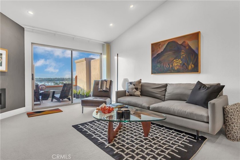 Experience resort style living at 178 Villa Point Drive, a - photo 9