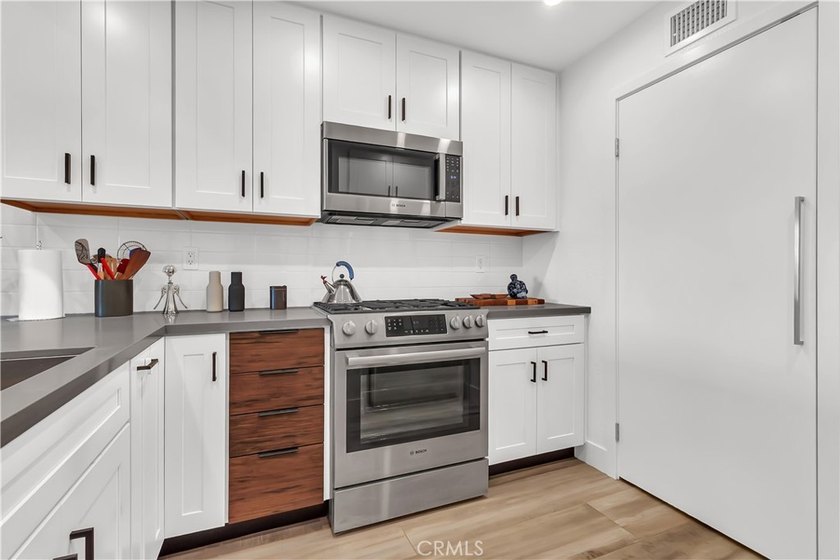 Experience resort style living at 178 Villa Point Drive, a - photo 10