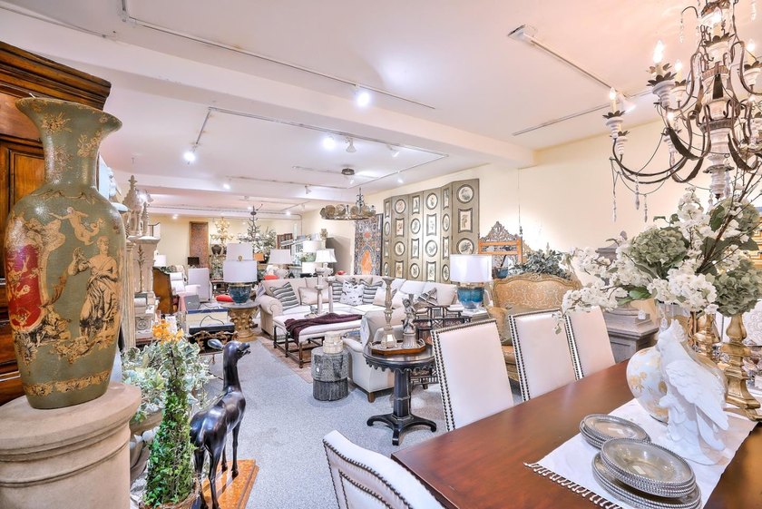 Rare opportunity for an almost 16,000 SF retail building on a - photo 4