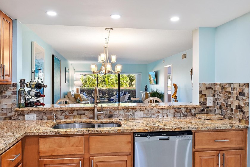 Meticulously maintained North Palm Beach waterfront gem in the - photo 7