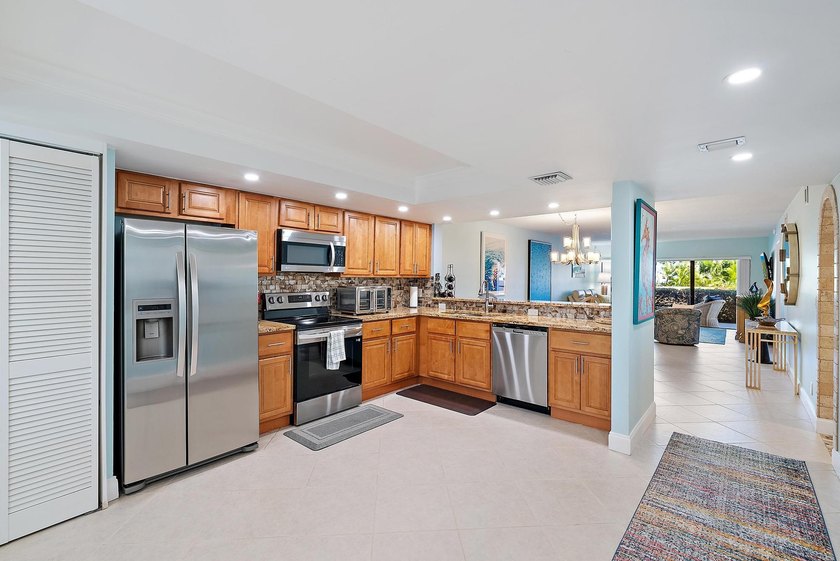 Meticulously maintained North Palm Beach waterfront gem in the - photo 8
